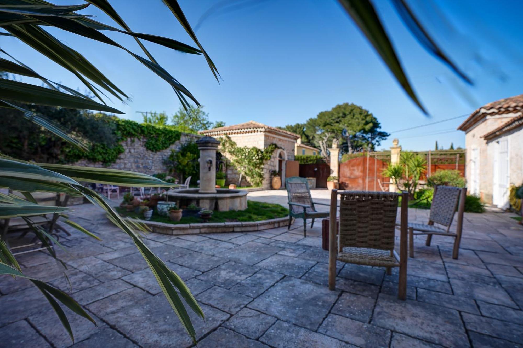 ホテル La Bastide Du Castellet ル・カステレ エクステリア 写真