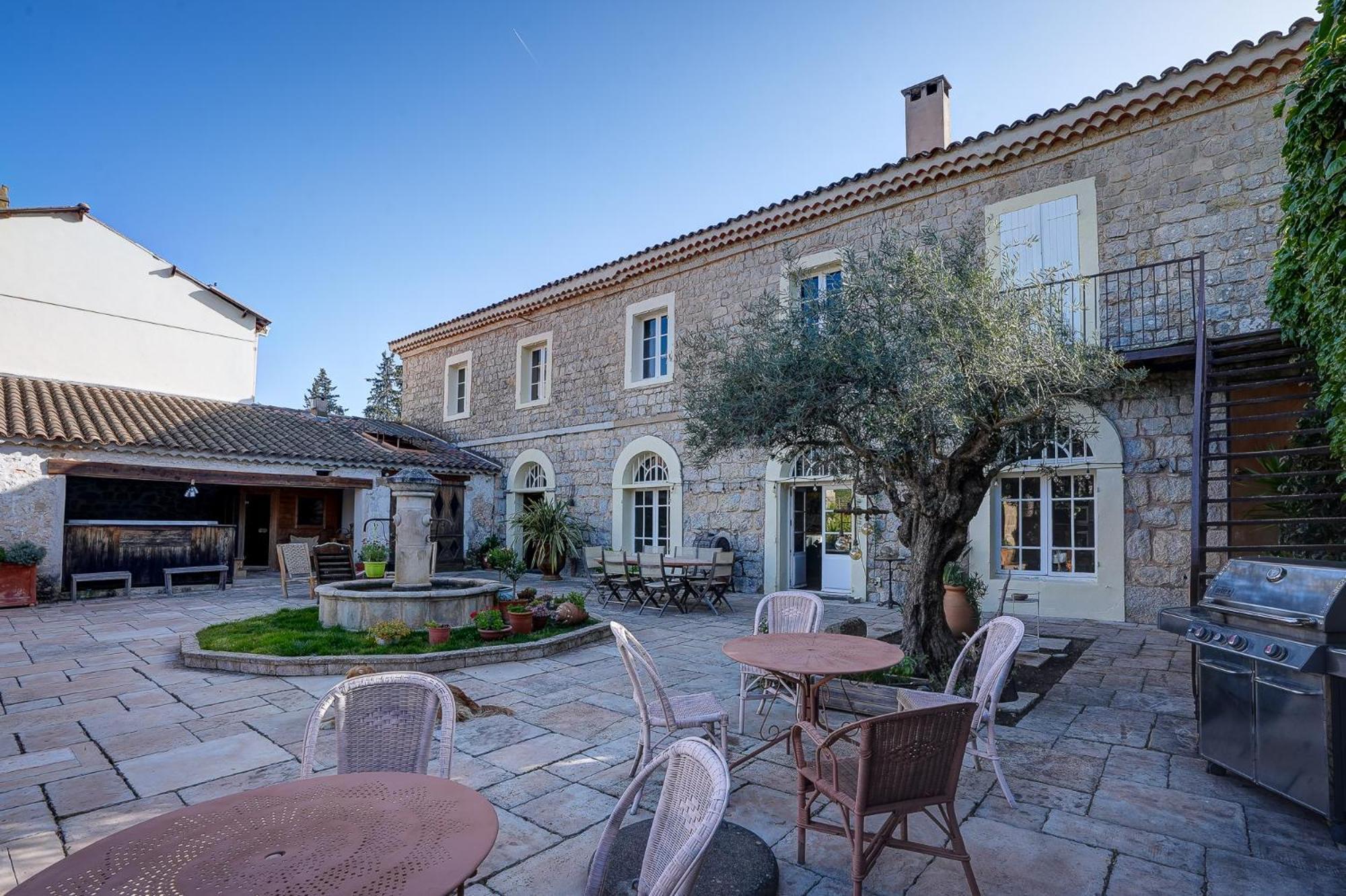 ホテル La Bastide Du Castellet ル・カステレ エクステリア 写真